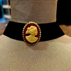 🩷🩷🩷Classy black velvet Cameo choker. Ivory on coral back. 10 inches in length